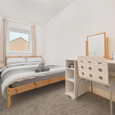 The Metcombe - Holiday Home With Free Parking 10 Minutes Walk To Etihad Stadium & Coop Live Arena Манчестер Экстерьер фото