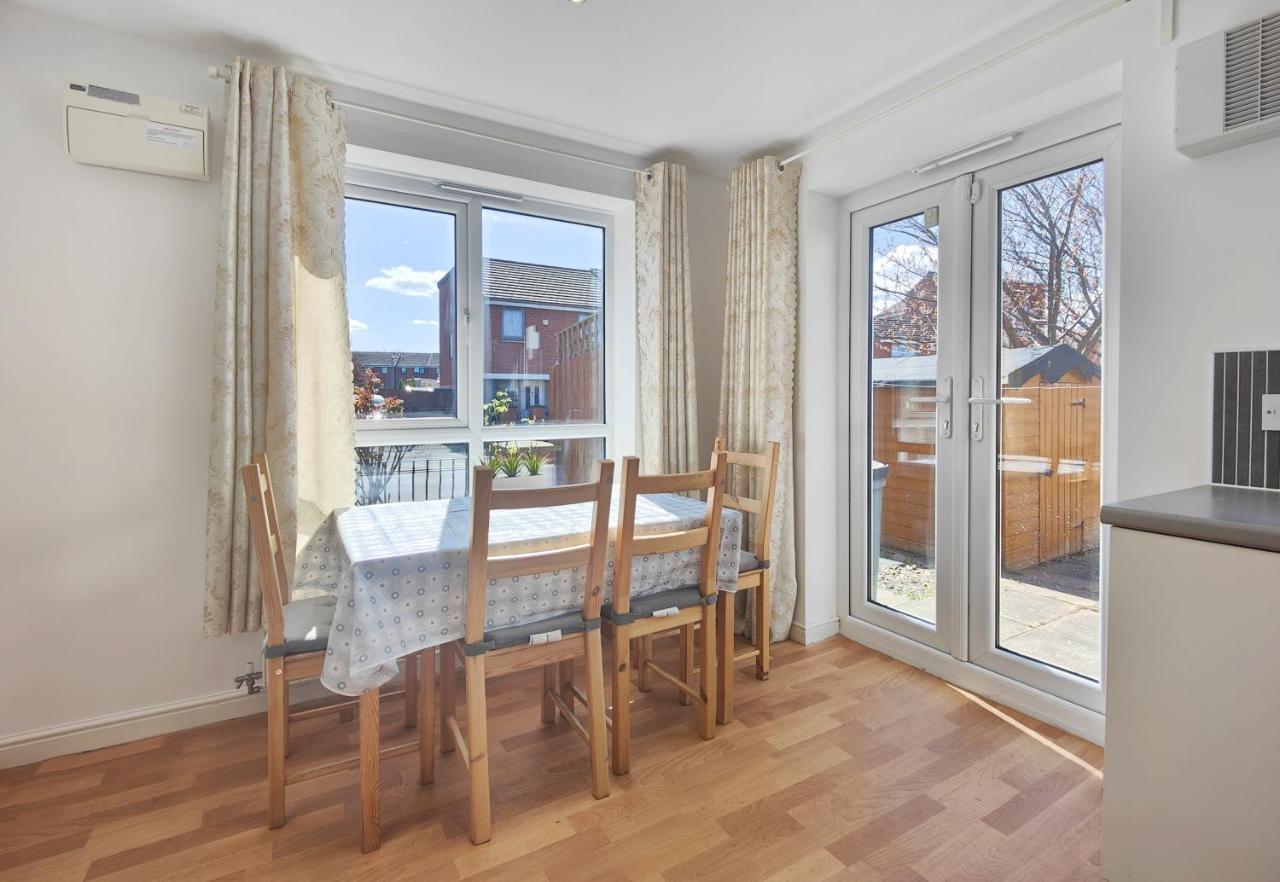 The Metcombe - Holiday Home With Free Parking 10 Minutes Walk To Etihad Stadium & Coop Live Arena Манчестер Экстерьер фото