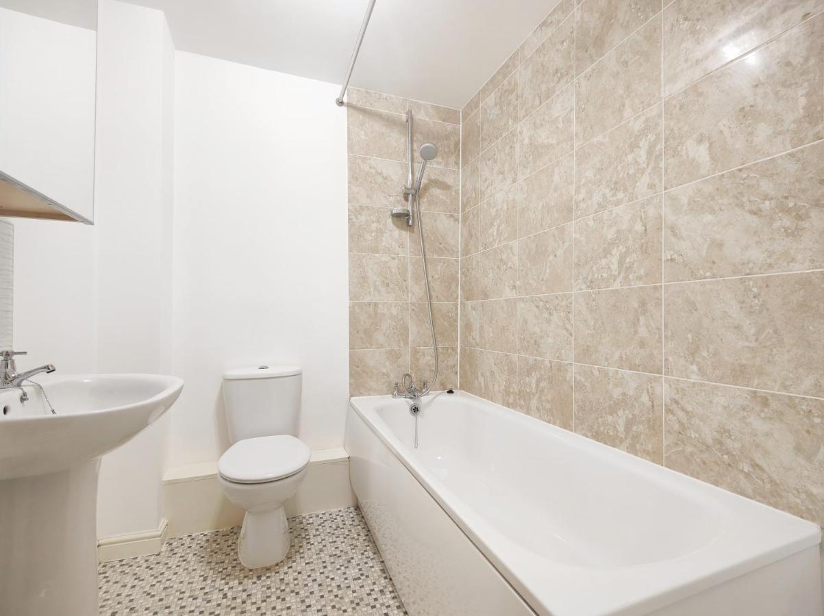 The Metcombe - Holiday Home With Free Parking 10 Minutes Walk To Etihad Stadium & Coop Live Arena Манчестер Экстерьер фото